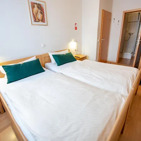 Hotel Gaestehaus Lutgen